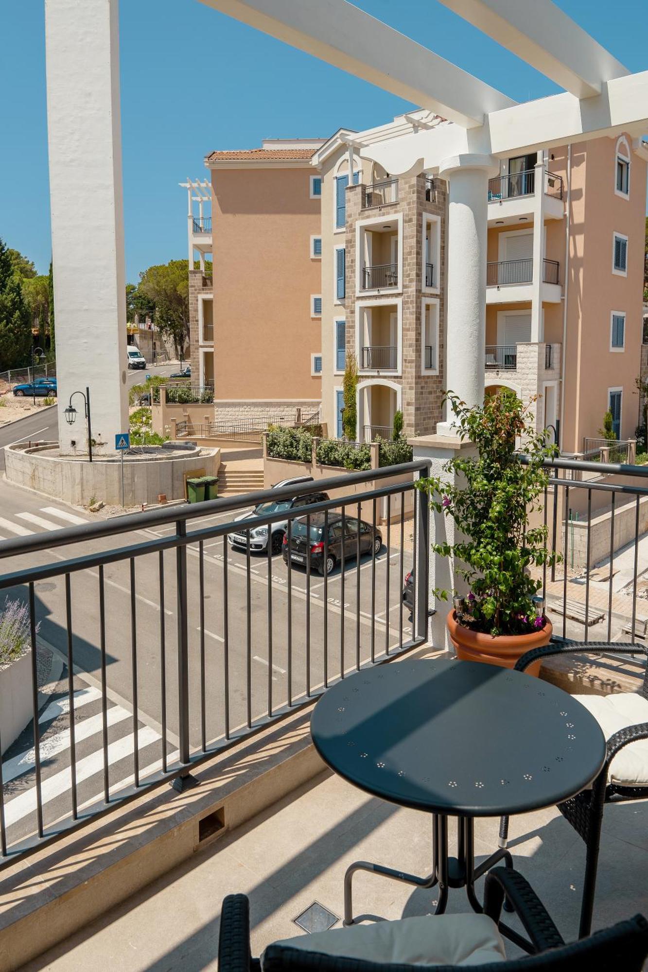 Lustica Bay Apartment ติวัต ภายนอก รูปภาพ